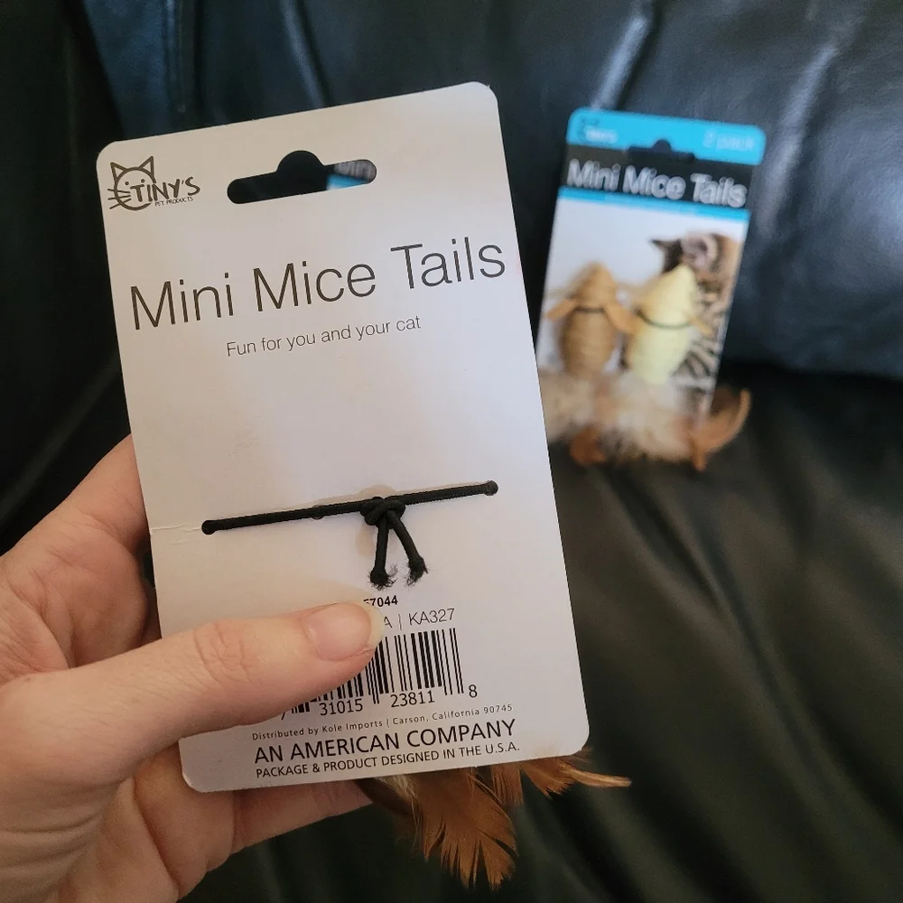 NEW Tiny's Pet Products Cat Toy Interactive Mouse Shaped Toy with Feather Tails